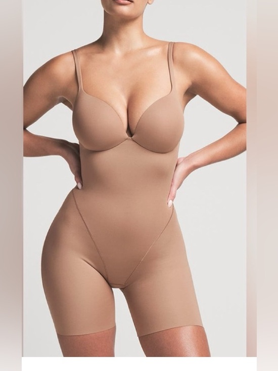 SKIMS Other - Skims Ultimate Body Push-Up Enhancing Padded Midthigh Bodysuit Medium Clay BNWT